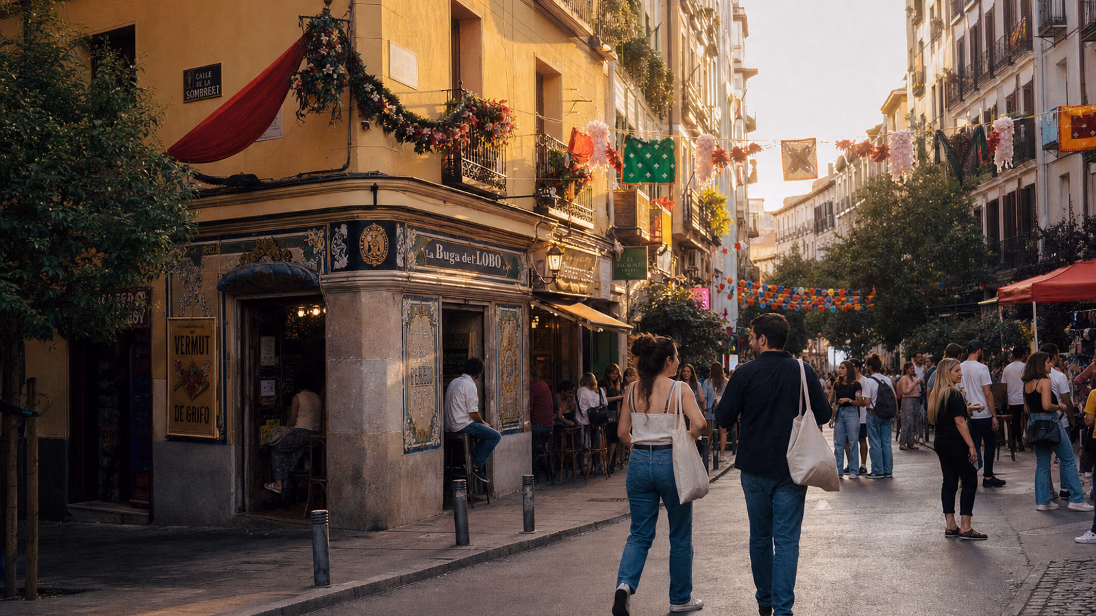 Calles decoradas durante las fiestas castizas de Madrid